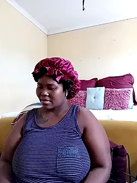 Snapshot of Real1SweetQueen chatting on March 19, 2025, 10:00 am Real1SweetQueen online show from March 19, 2025, 10:00 am