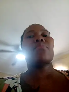 Snapshot of Real1SweetQueen chatting on March 21, 2025, 9:12 am Real1SweetQueen online show from March 21, 2025, 9:12 am