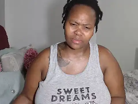 Snapshot of Real1SweetQueen chatting on September 15, 2025, 5:35 pm Real1SweetQueen online show from September 15, 2025, 5:35 pm