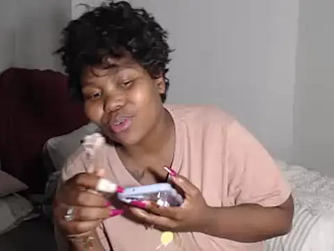 Snapshot of Real1SweetQueen chatting on October 4, 2025, 7:56 pm Real1SweetQueen online show from October 4, 2025, 7:56 pm