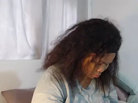 Snapshot of Real1SweetQueen chatting on October 18, 2025, 5:32 am Real1SweetQueen online show from October 18, 2025, 5:32 am