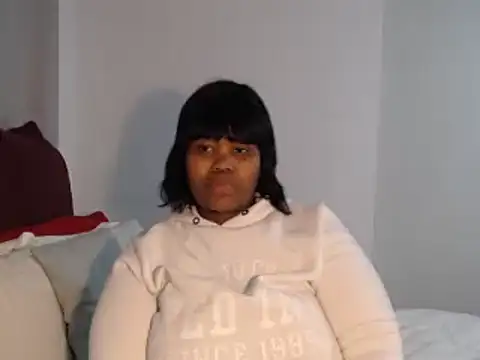 Snapshot of Real1SweetQueen chatting on October 26, 2025, 4:35 pm Real1SweetQueen online show from October 26, 2025, 4:35 pm