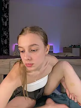 Snapshot of freiiaflower chatting on February 17, 2025, 7:10 pm freiiaflower online show from February 17, 2025, 7:10 pm