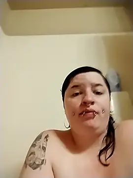 Snapshot of HotTea chatting on September 17, 2025, 7:48 pm HotTea online show from September 17, 2025, 7:48 pm