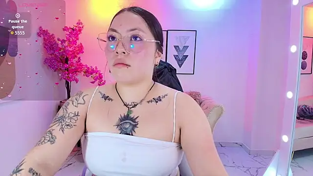 Isa reel online show from November 5, 2025, 7:47 pm