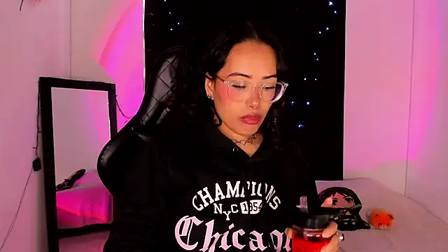 Snapshot of willow_poisson chatting on January 8, 2025, 5:05 pm willow poisson online show from January 8, 2025, 5:05 pm