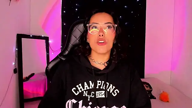 Snapshot of willow_poisson chatting on January 8, 2025, 8:07 pm willow poisson online show from January 8, 2025, 8:07 pm