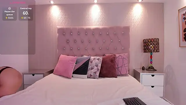 NatyQueen  online show from March 11, 2026, 2:01 pm