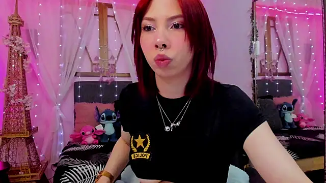 Snapshot of laura_olssen chatting on September 18, 2025, 12:18 pm laura olssen online show from September 18, 2025, 12:18 pm