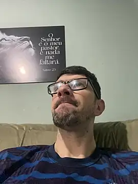 Snapshot of Juliano2289 chatting on July 28, 2026, 2:46 pm Juliano2289 online show from July 28, 2026, 2:46 pm