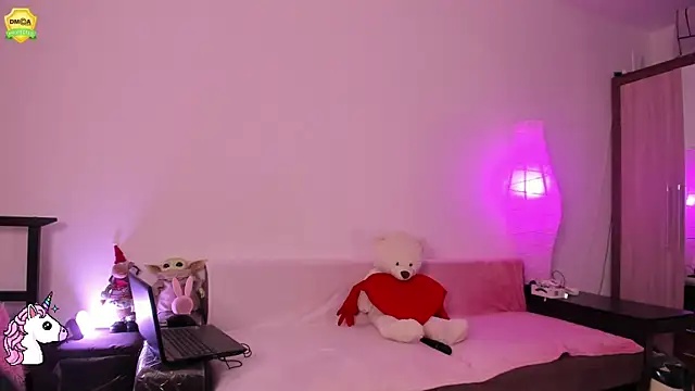 EvaUniporn online show from June 24, 2026, 5:12 pm