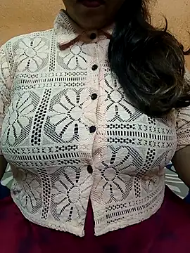 Snapshot of CUTE_SOPHIA- chatting on February 18, 2025, 7:41 pm CUTE SOPHIA- online show from February 18, 2025, 7:41 pm