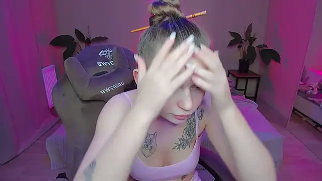 HelloRoxy online show from December 14, 2024, 9:13 pm