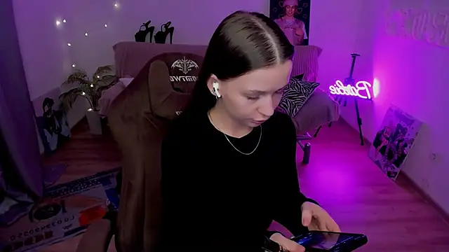 HelloRoxy online show from March 16, 2026, 11:31 pm