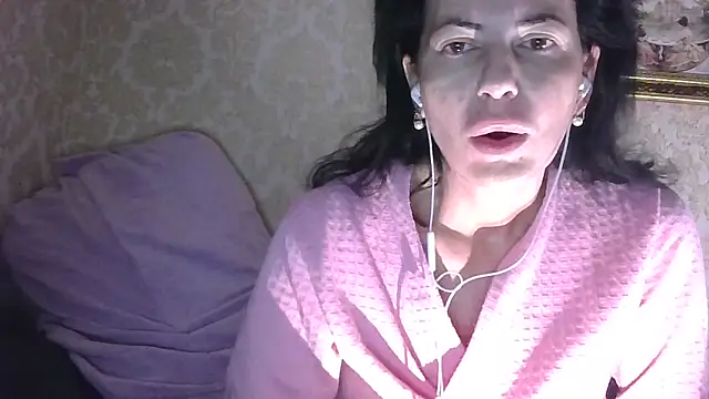 Snapshot of StunnigArt chatting on June 6, 2026, 1:11 am StunnigArt online show from June 6, 2026, 1:11 am
