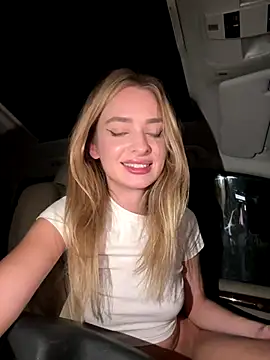 EvieEvans online show from December 4, 2024, 1:03 am