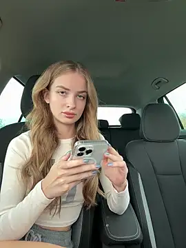 EvieEvans online show from September 15, 2025, 3:34 pm