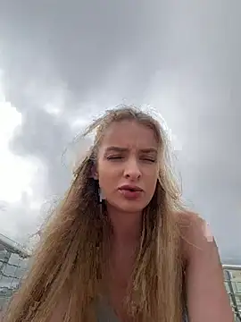 EvieEvans online show from June 6, 2026, 3:39 pm