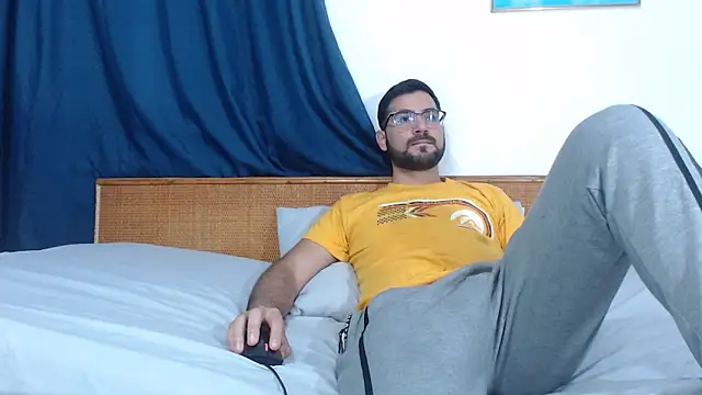 Snapshot of _Araboys_ chatting on March 8, 2026, 9:24 am Araboys online show from March 8, 2026, 9:24 am