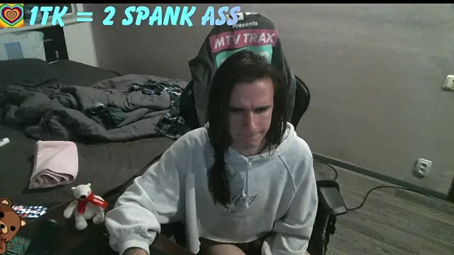 izilizi 23 online show from November 11, 2025, 6:41 pm