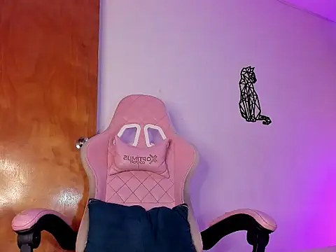 emily lady20 online show from November 14, 2025, 5:17 am