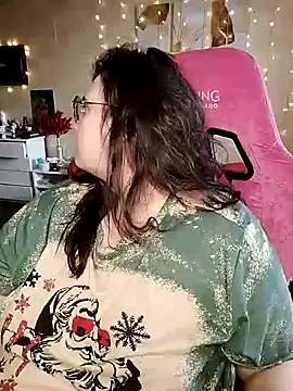 Snapshot of DenisHailey chatting on February 3, 2025, 11:42 am DenisHailey online show from February 3, 2025, 11:42 am