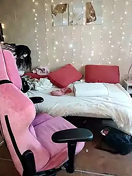 Snapshot of DenisHailey chatting on February 11, 2025, 12:05 pm DenisHailey online show from February 11, 2025, 12:05 pm