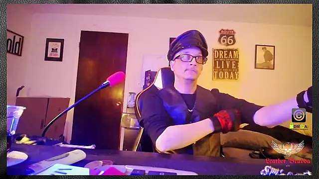 Snapshot of LeatherBrudda69 chatting on February 14, 2026, 8:22 am LeatherBrudda69 online show from February 14, 2026, 8:22 am