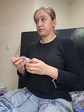 NaomiShimizu online show from December 20, 2025, 8:05 pm