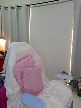 NaomiShimizu online show from April 30, 2026, 8:57 pm