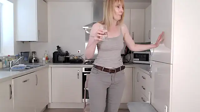 Snapshot of British_Goddess_Anna chatting on July 4, 2026, 8:09 am British Goddess Anna online show from July 4, 2026, 8:09 am