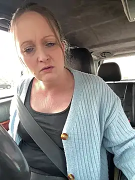 Snapshot of HoneyBluex chatting on March 10, 2025, 1:43 pm HoneyBluex online show from March 10, 2025, 1:43 pm