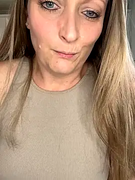 Snapshot of HoneyBluex chatting on September 25, 2025, 11:14 am HoneyBluex online show from September 25, 2025, 11:14 am