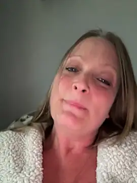 HoneyBluex online show from May 18, 2026, 6:58 pm