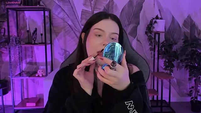 CoralineKeyns online show from September 27, 2025, 5:12 am