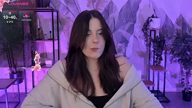 CoralineKeyns online show from November 3, 2025, 8:37 am