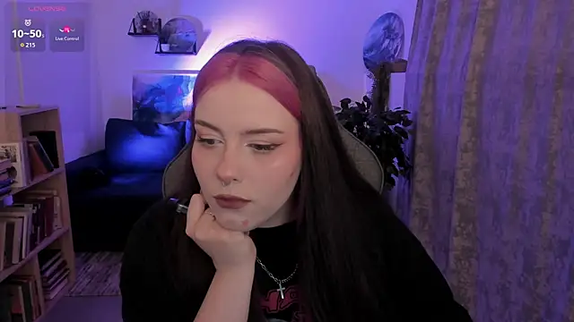 CoralineKeyns online show from July 7, 2026, 6:47 am