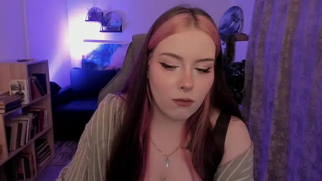 CoralineKeyns online show from July 22, 2026, 5:32 am