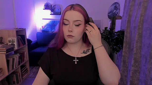 CoralineKeyns online show from July 28, 2026, 5:25 am