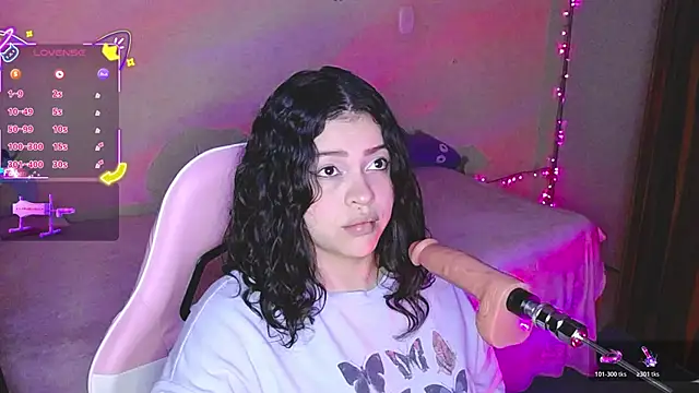 Snapshot of kim_saenz20 chatting on November 11, 2025, 6:35 am kim saenz20 online show from November 11, 2025, 6:35 am