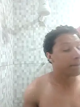 Nicolaskribeiro online show from May 7, 2026, 10:42 am