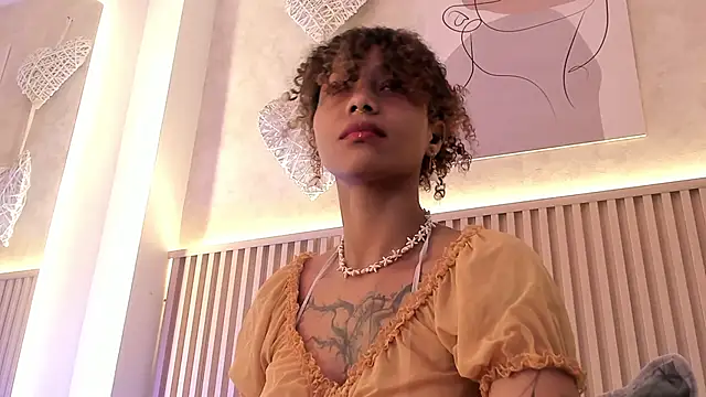 daiana curly online show from October 12, 2025, 8:08 pm