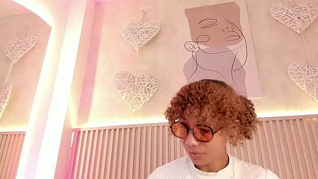 daiana curly online show from June 24, 2026, 7:13 pm