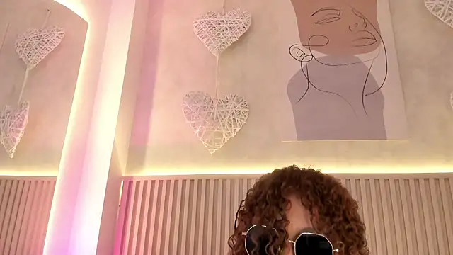 daiana curly online show from June 25, 2026, 8:24 pm