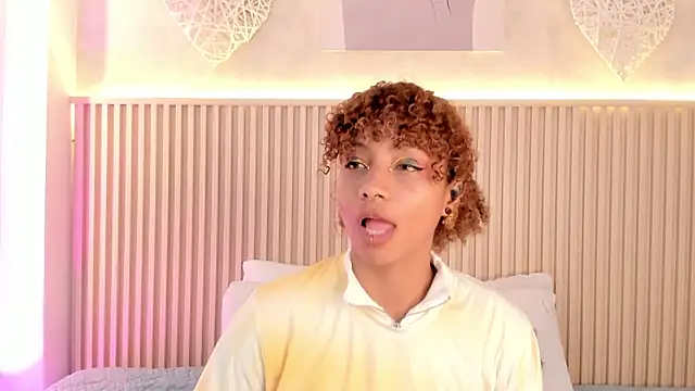 daiana curly online show from June 28, 2026, 3:45 am
