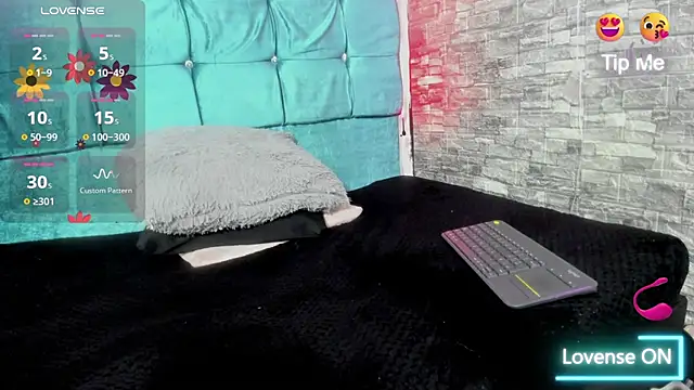 Cloee66 online show from October 14, 2025, 1:56 pm