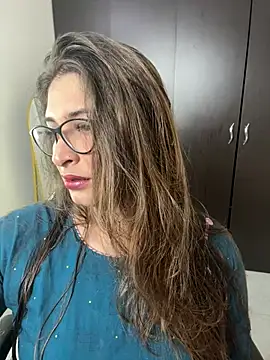 adara lennox online show from August 6, 2026, 9:06 pm