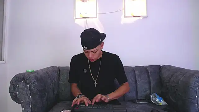 Snapshot of Harry_jhonsson chatting on February 12, 2025, 1:30 am Harry jhonsson online show from February 12, 2025, 1:30 am