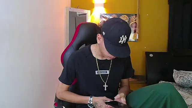 Snapshot of Harry_jhonsson chatting on March 8, 2025, 3:17 am Harry jhonsson online show from March 8, 2025, 3:17 am