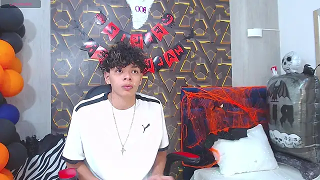 Snapshot of Harry_jhonsson chatting on October 22, 2025, 9:14 pm Harry jhonsson online show from October 22, 2025, 9:14 pm